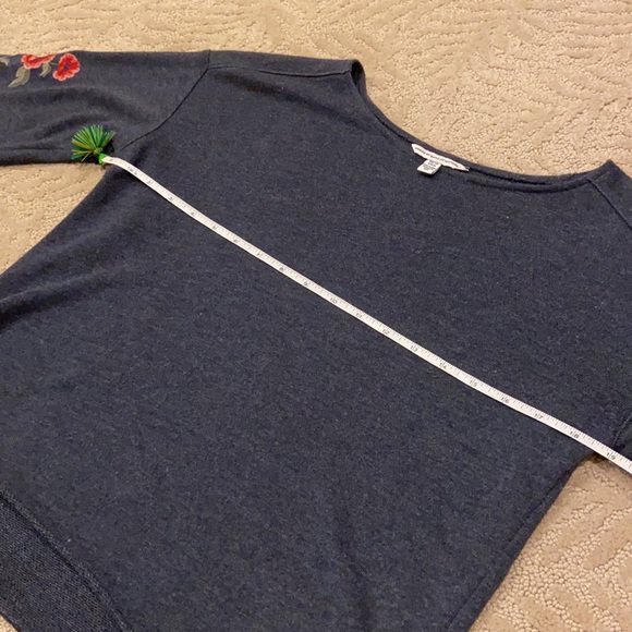 American Eagle Bell Sleeve Embroidered Crewneck XS - Picture 11 of 16